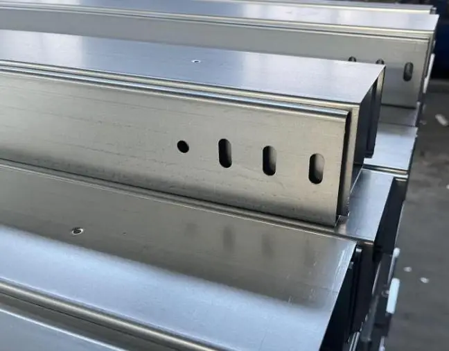 河北百著金屬制品有限公司：不銹鋼槽式電纜橋架、槽式加筋電纜橋架等全系列橋架解決方案先驅(qū)者